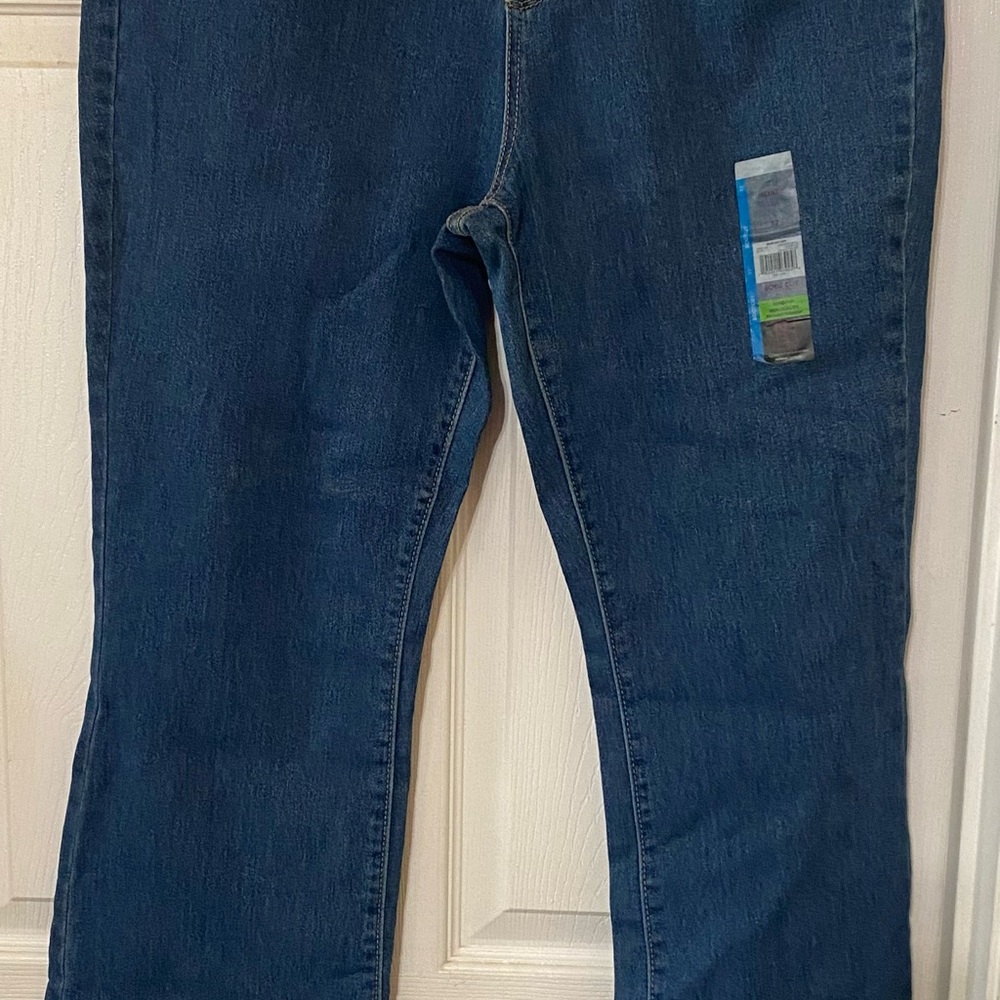 No Boundaries 
Women’s 
Boot Cut Jeans